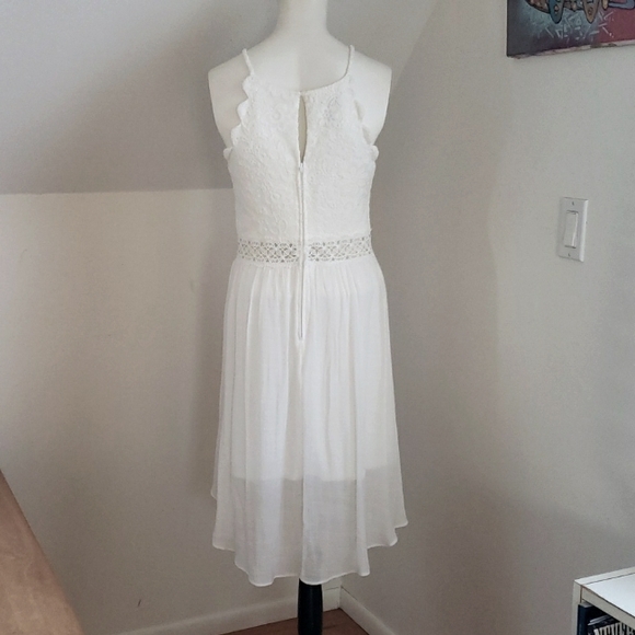 BCX DRESS Junior White Lace Keyhole Sleeveless Halter Knee Length Hi-Lo Dress, 9 - Picture 7 of 16